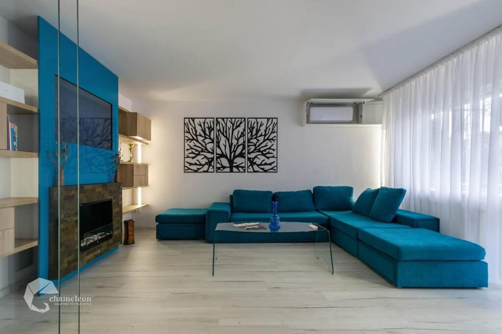Luxos In * Onesti